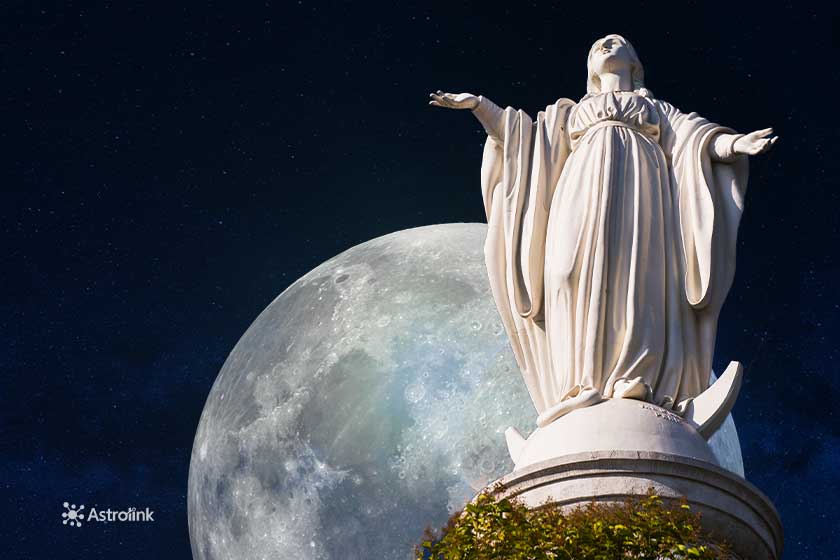 imagem de Nossa Senhora com a Lua debaixo de seus pés